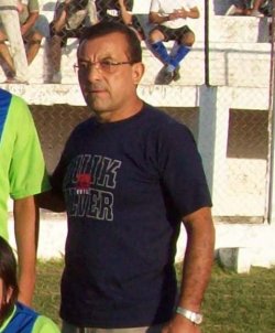 Neri Escobar dejó de ser el entrenador de El Porvenir