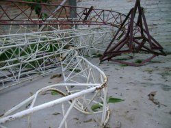 Cinco radios fuera del aire por perder su torre de transmisión