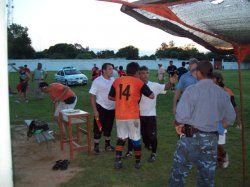 Centenario y Calle Poí empataron en un partidazo