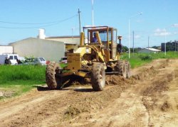 Comenzaron los trabajos de reconstrucción y mantenimiento de cuadras de tierra