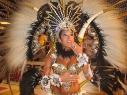 Con corsodromo colmado arrancó la segunda noche de carnaval