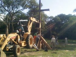 El municipio erigió cruz en el “Bosquecillo”