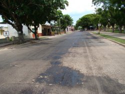 El municipio realiza trabajos de bacheos en calles céntricas