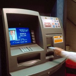 Comienza al pago de los sueldos de marzo a activos y pasivos