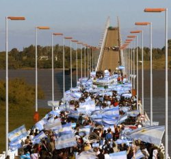 Luego de tres años y medio, los asambleístas de Gualeguaychú levantan hoy el corte de la ruta 136