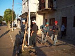 Iluminan las calles Sarmiento y 25 de Mayo