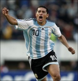 ¿Vuelve Román? Batista quiere a Riquelme en la selección argentina