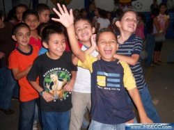 Jóvenes de la Parroquia juntan juguetes para niños del Pago