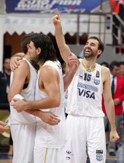 Argentina reaccionó a tiempo y se quedó con una agónica victoria