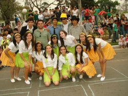 Estudiantes festejaron a pleno su día en Plaza Cabral