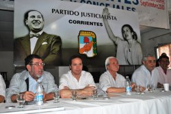 Héctor Metón, presentó en el Foro la Corriente de Liberación e Integración Nacional