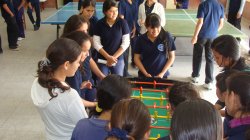 Llegaron mesas de metegol a la Escuela Comercial