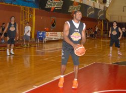 San Martín sumó a Anthony Glover