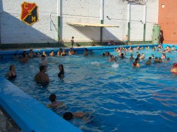 Pileta habilitada con cursos y se viene la colonia de vacaciones