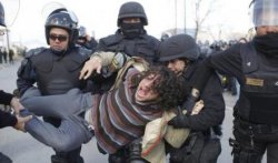 Policía internado y 14 jóvenes detenidos en Paso de la Patria