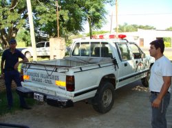 Alumnos de la Escuela Comercial entregaron parrilla Bomberos