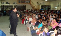 Nutrida reunión de padres y tutores en la Escuela Comercial