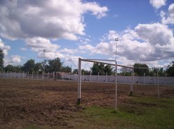 Arrancaron las obras de refacción en la cancha de fútbol del polideportivo
