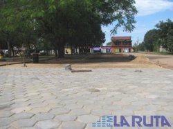 Santa Rosa: Adoquinan alrededor de la plaza San Martin