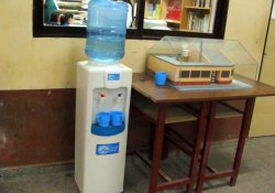 La Escuela Comercial sumó tres dispensadores de agua fría y caliente