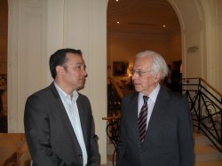 Karlen se reunió con diplomáticos argentinos en la llegada de Cristina a Roma