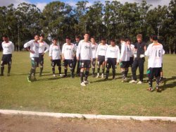 La Academia goleó a Canale y continúa como único puntero