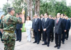 El Intendente Camau Espínola encabezó el acto del Día de la Bandera