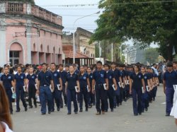 La Escuela Comercial desfiló con sus herramientas de trabajo