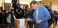 Binner votó y pidió “confiar en la gente”