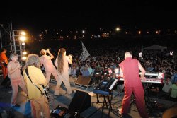 Multitudinaria fiesta en la Playa Arazaty para inaugurar la temporada de verano en Corrientes