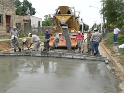 La Municipalidad pavimenta 96 metros de calle San Martín