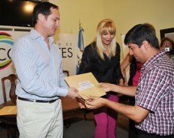 AFSCA entregó licencias de FM a municipios correntinos