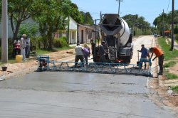 Se ejecuta la pavimentación de calle Cabral