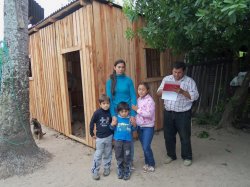 La Municipalidad construyó vivienda a familia damnificada por un incendio