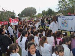 Multitudinarios estrenos de juegos en plazas de los barrios Estación y Centenario