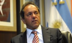 Scioli prometió pagar lo antes posible el aguinaldo