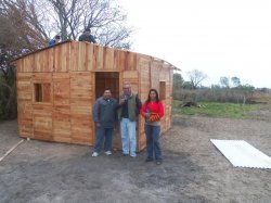 Se construyen viviendas con programa propio y recibe módulos de Nación