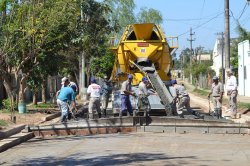 Se pavimentó calle JR Vidal e inició en Coronel Leyes