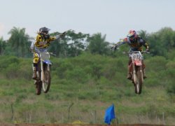 El suelo saladeño volvió a vibrar con el mejor motocross del NEA