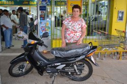 Súper Impacto regaló otra moto y esta vez la ganadora fue Carmen Vallejos