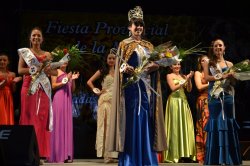 Saladas cantó junto a “Los Nocheros” y eligió como reina a Liana Rita Gómez