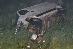 Por la lluvia volcó una combi en Ruta 12 Saladas