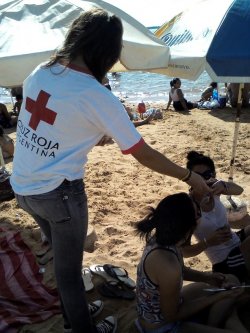 Cruz Roja Argentina trabaja en las playas correntinas