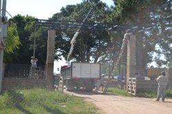 Colocan portal de ingreso al complejo turístico municipal de Saladas