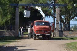 Se instaló señalética en el pórtico del “Complejo Turístico Municipal”