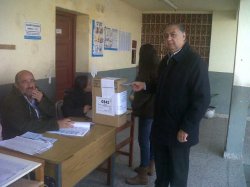 El Líder de Eli Pedro Cassani votó en la Escuela 66 de Goya
