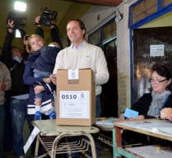 Camau, el primer candidato a Gobernador en emitir su voto