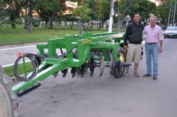 El municipio de Saladas adquirió una rastra hidráulica para trabajo pesado