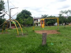 El municipio instala juegos en la plazoleta del barrio Don Bosco