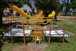 Instalan juegos “integradores” para niños con capacidades especiales en plaza Cabral